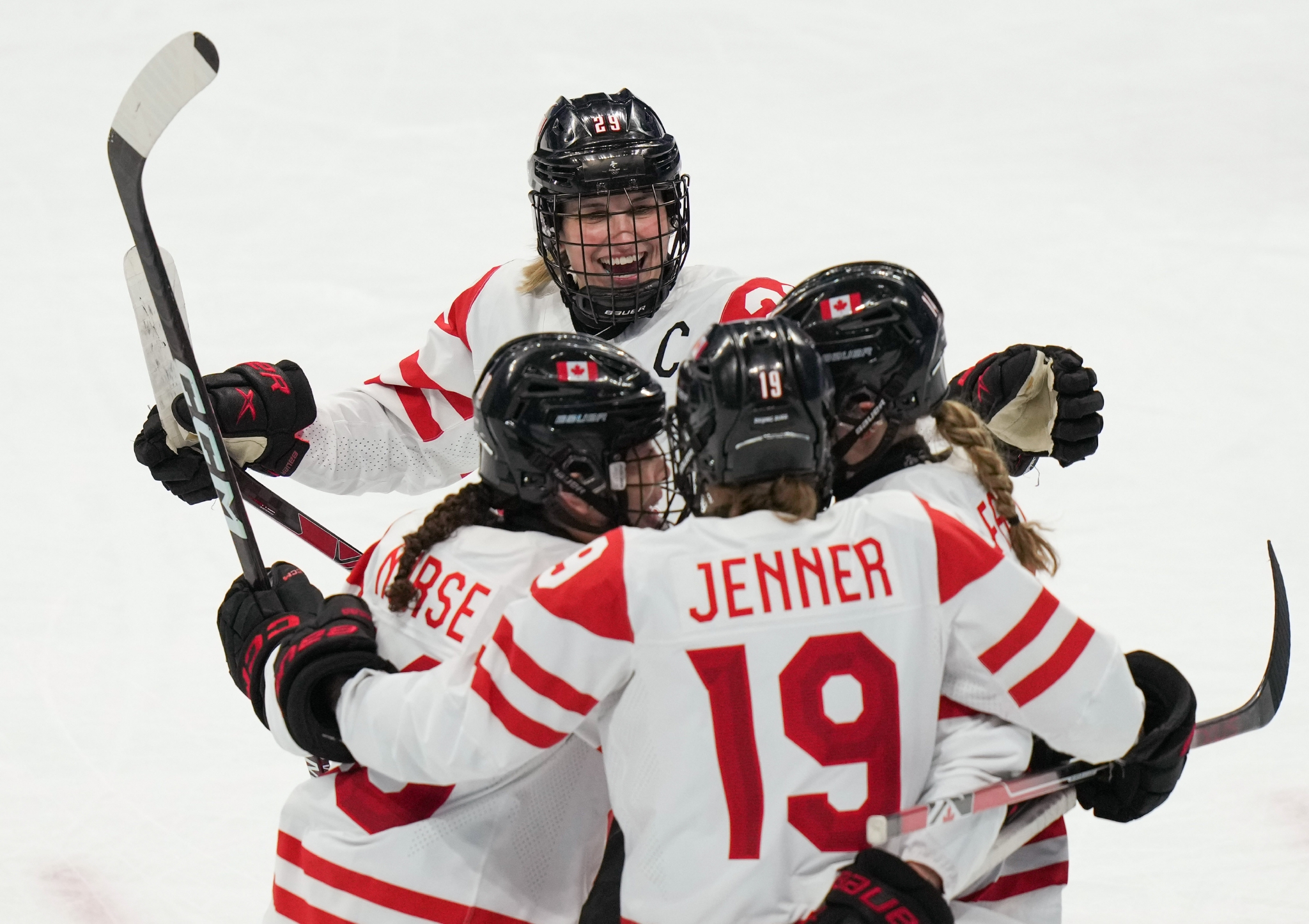 爱游戏体育APP下载哈兰德重要时刻败北，加拿大队带队取胜！